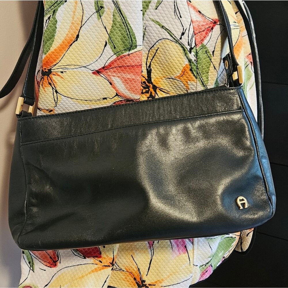 Etienne Aigner Elegant Black Leather Shoulder Bag - Picture 2 of 13